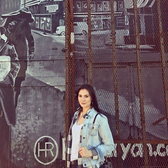 Meet your Posher, Miranda - Picture 3 of 5